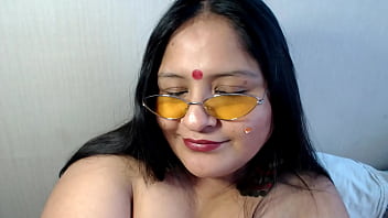 Pertunjukan Langsung Wanita Bertubuh Berisi Dari India