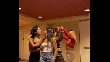 Gadis-gadis India Mungil Yang Menggoda