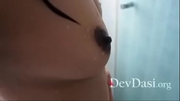 Gadis Desi Menggoda Dengan Sawar Panas Yang Menggairahkan