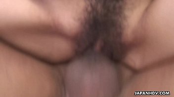 Lidah Basah Dan Penis Keras Menembus Lubang Merah Jambu Yang Lembut
