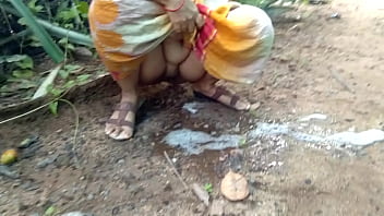 Tante Desi Buang Air Kecil Di Alam Liar, Wajib Tonton!