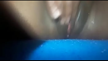 Chica Oscura Caliente Se Toca Con Dedos Ardientes