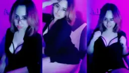 Ceo Desah Jenie, Si Gamer Seksi Dengan Belahan Dada Menggoda Kembali Live