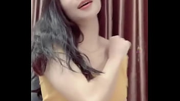 Tay Ngang Vú Trần Bigo Live Nóng Bỏng Mắt