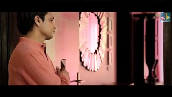 Video Klip Romantis Panas Aktris India Tampilkan Payudara Seksi