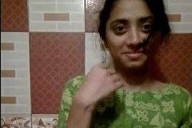 Gadis Bangladeshi Imut Berpose Telanjang Untuk Foto Selfie Yang Menggoda