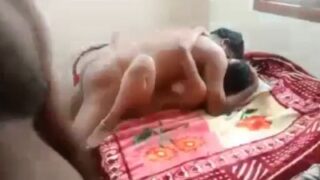 Istri Desi Menikmati Suami Dan Kekasih Dalam Threesome India Yang Panas