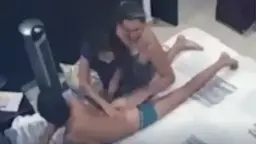 Kamera Tersembunyi Di Kamar Keluarga: Adegan Mesra Ibu Dan Anak Yang Menggoda