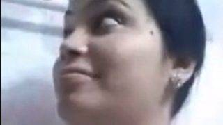 Pamer Payudara Besar Saat Bercinta Dengan Desi