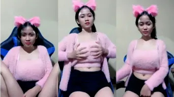 Syafirah Menggoda Dengan Gaun Pink Yang Membalut Tubuhnya