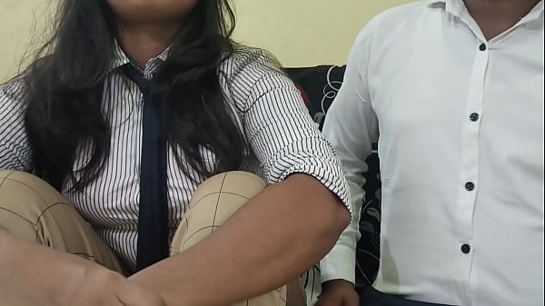 देसी नई नौकरी वाली लड़की का पहला दिन, काम पूरा न कर पाने पर बॉस ने ऑफिस के अंदर ही जमकर चोदा।