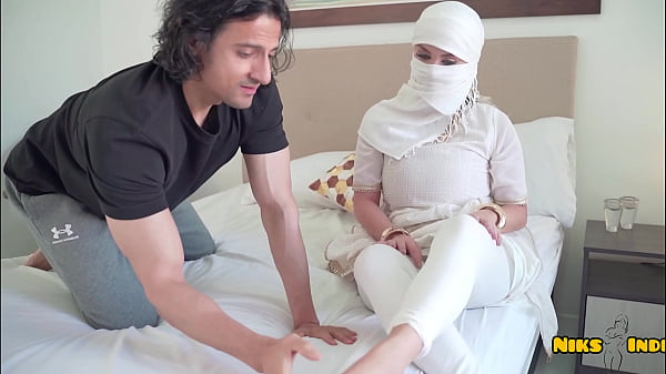 Muslimah Jalang Dengan Payudara Besar Ditaklukkan Dan Dihardcore Cowok Desi