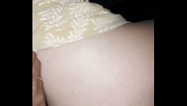 Goyangan Panas Istri Tetangga Di Jok Mobil, Nyaris Ketahuan Warga Yang Mengintip