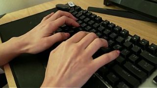 Korea – Wanita Cantik Menghabiskan Musim Dingin Di Rumah Dengan Kaki Telanjang Yang Menggoda