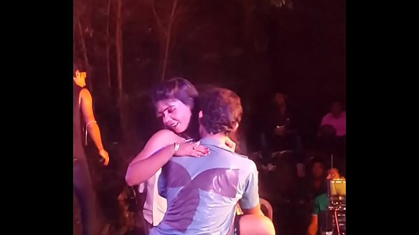Tarian Panggung Seksi Yang Menggoda