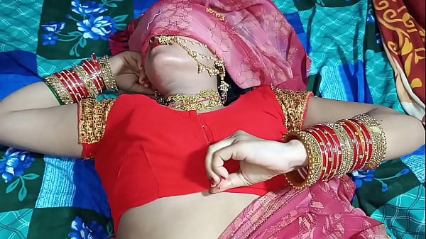 सौतेली बहन ने रक्षाबंधन पर भाई को राखी बांधते हुए गिफ्ट में अपना बुर दिखाकर साफ हिन्दी में आवाज़ दी