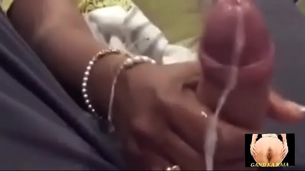 Jilatan Tangan Ibu India Yang Menggoda
