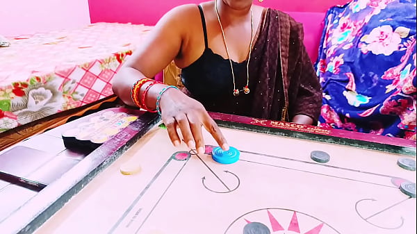 Video Panas: Permainan Carrom Yang Berujung Rayuan Mesra Bhabhi Pada Ipar Lelakinya Dengan Bisikan-bisikan Cabul Khas Telugu.