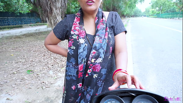 Bhabhi Nakal India Melayani Klien Di Pinggir Jalan, Digituin Doggy Style Dengan Suara Seru Bahasa Hindi.