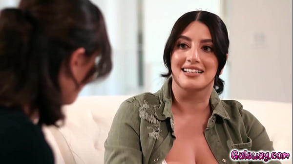 Sarah Arabica Mengaku Pada Mantan Komandannya Casey Calvert Bahwa Dia Terangsang Dan Ingin Membayar Hutang Nafsu Padanya
