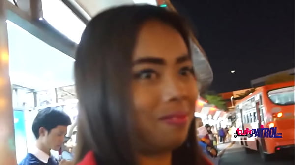 Gadis Asia Montok Dengan Payudara Mungil Mendambakan Kontol Tebal Yang Menembus Dalam-dalam