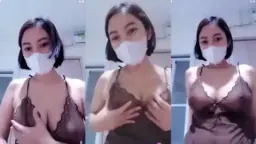 Sabrina Bergoyang Dengan Gaun Tipis Yang Menggoda