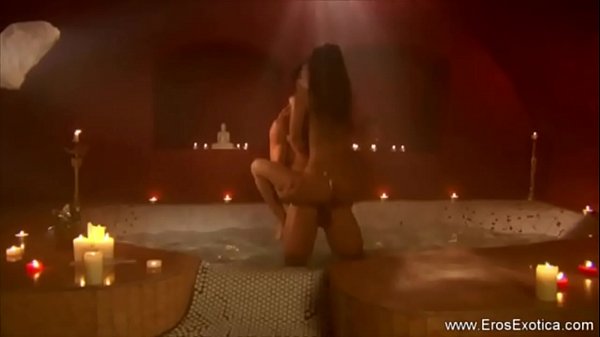 Wajahmu Menggoda Dalam Irama India Yang Membara