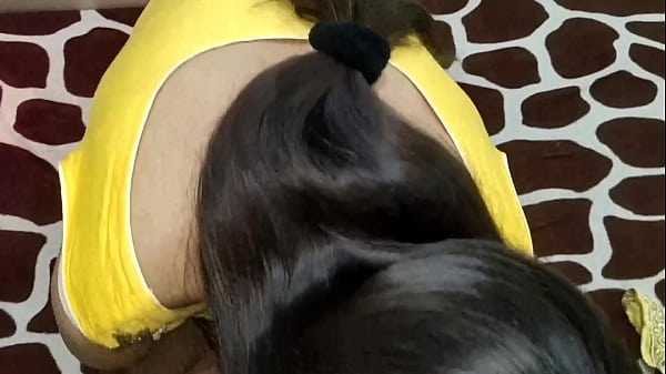 Gairah Terlarang: Kakak Tiri India Menggoda Adik Tirinya Dengan Rayuan Nakal Dan Bicara Kotor!