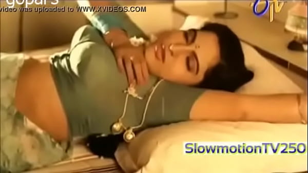 Gaun Desi Yang Menggoda Dan Menampilkan Lekuk Tubuh