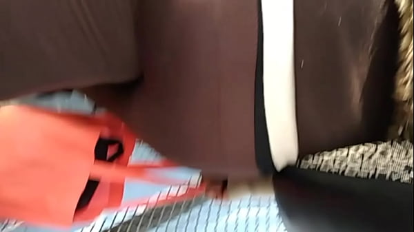 Madame Yang Bergoyang Pantatnya Menuju Kantor