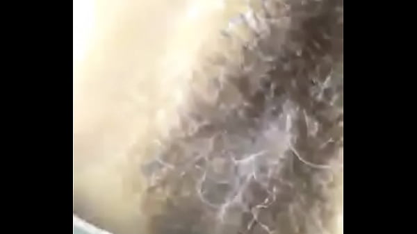 Gadis Desi Dewasa Menggoyangkan Liang Basahnya
