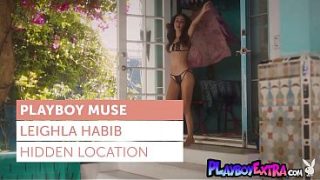 Leighla Habib, Si Arab Seksi Yang Tersenyum Genit, Membuka Pakaian Dan Mandi Basah-basahan