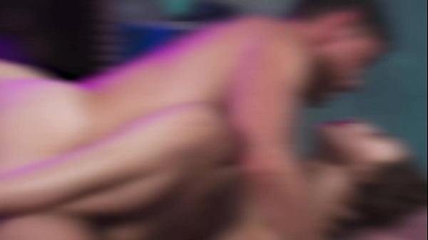 Milf Pirang Menggoda Mengumbar Nafsu Membara Dengan Adik Ipar Dalam Adegan Mesra Yang Sengit