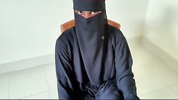 Pelacur Berjilbab Mengoceh Sambil Dikentut Di Ranjang Kamarku