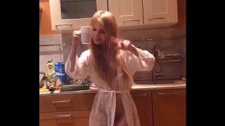 Alexandra Menggoda Di Dapur – Sorotan Terpanas Dari Siaran Langsung Vk