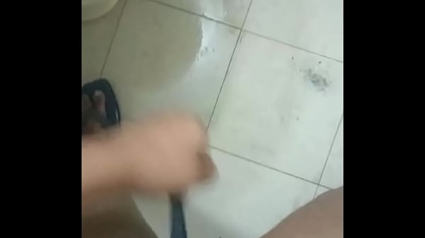 Kamar Mandi Dengan Jari Dan Gadis Desi Berbulu