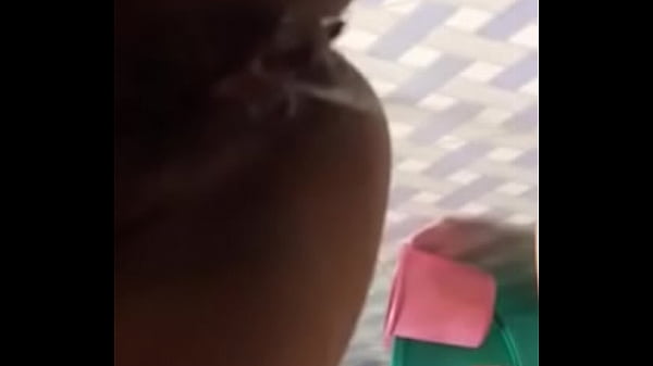 Gadis Desi Basah Memancarkan Air Seni