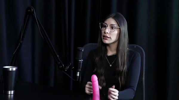 Melina Khalifa: Ibu Yang Dingin Di Ranjang, Tapi Liar Saat Dihisap Dalam-dalam