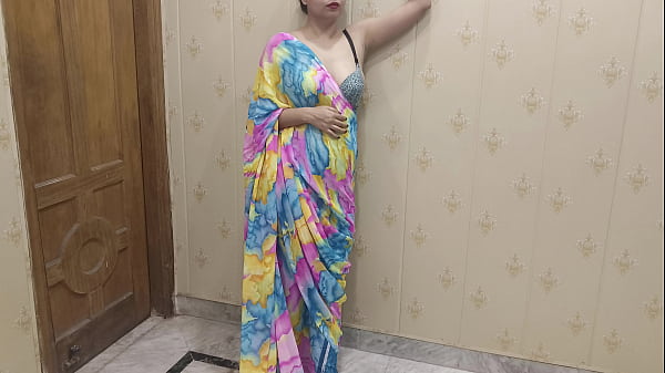 Usne Jab Chhua To Uski Aag Bhadak Uthi, Aur Usne Apni Choot Mein Le Liya Uska Bada Kala Lund.