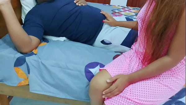 Saat Istri Sibuk Di Kantor, Mertua Yang Menggairahkan Menghiburku Yang Sedang Sakit