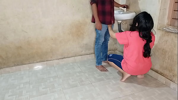 भाभी ने जवान प्लंबर से अपनी गीली चूत की तड़प शांत की
