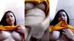 Gadis Muda Montok Dengan Payudara Bulat Sange Colmek