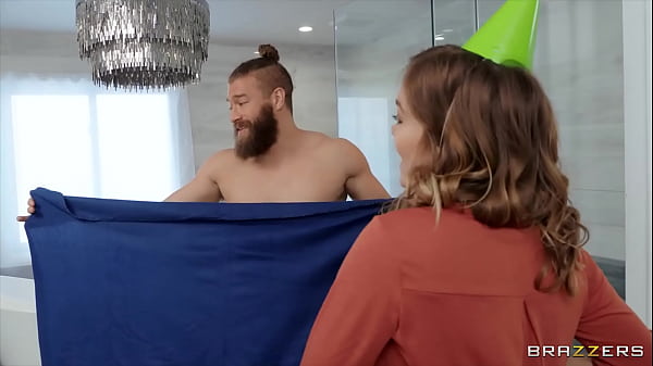 Goyang Ganas Dengan Cewek Seksi Serumahku / Unduh Lengkap Di Brazzers