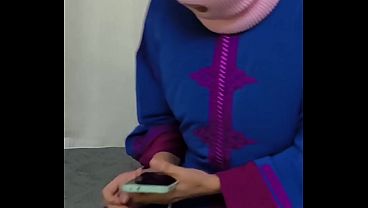 ممرضة سعودية متهيجة تنيك مع السواق في العربة وتتناك نيك شرموطة عله