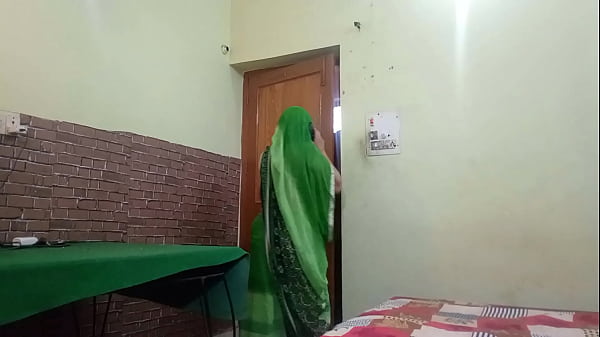 Pembantu India Menggoda Dengan Rayuan Panas Dalam Bahasa Hindi