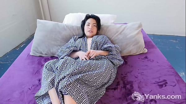 Gadis Asia Amatir Yanks Beraksi Mainkan Memeknya Demi Emas