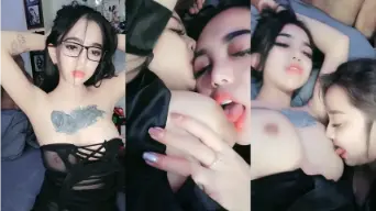 Dua Cewek Abg Cantik Beradegan Mesra Di Kamar Hotel