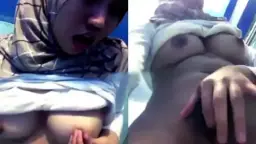 Gadis Berjilbab Manis, Liar, Dan Bikin Greget.