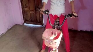 Kakak Laki-laki Memanfaatkan Adik Perempuan 19 Tahun Yang Masih Perawan