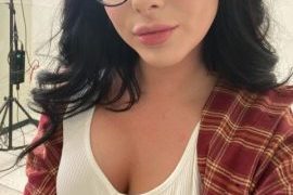 Macey Jade Menembus Dinding Dengan Ganas